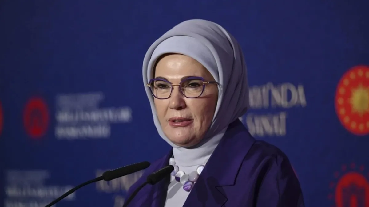 Emine Erdoğan'dan Mevlit Kandili mesajı: Tüm İslam aleminin Leyle-i Mevlid'ini tebrik ediyorum haber görseli