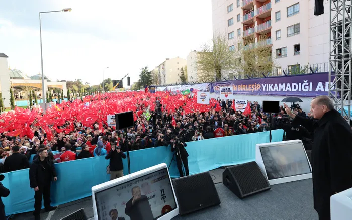 son-dakika-baskan-erdogandan-diyarbakirda-onemli-mesajlar-milletimizin-geleceginde-eli-kanli-canilerin-cirit-a-1681486189800.jpg