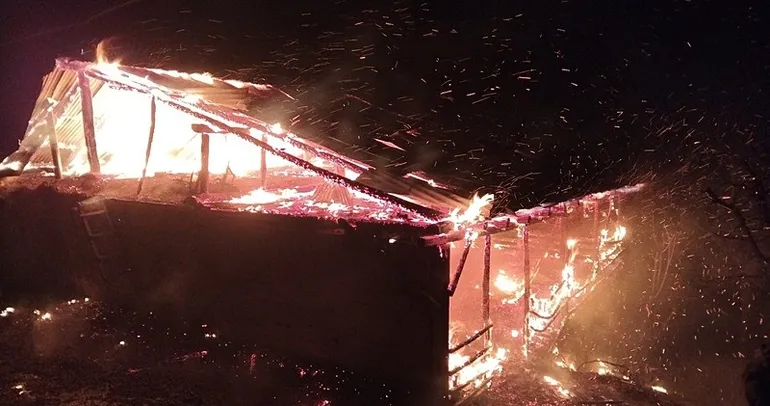 Sobadan çıkan yangın, evi küle çevirdi