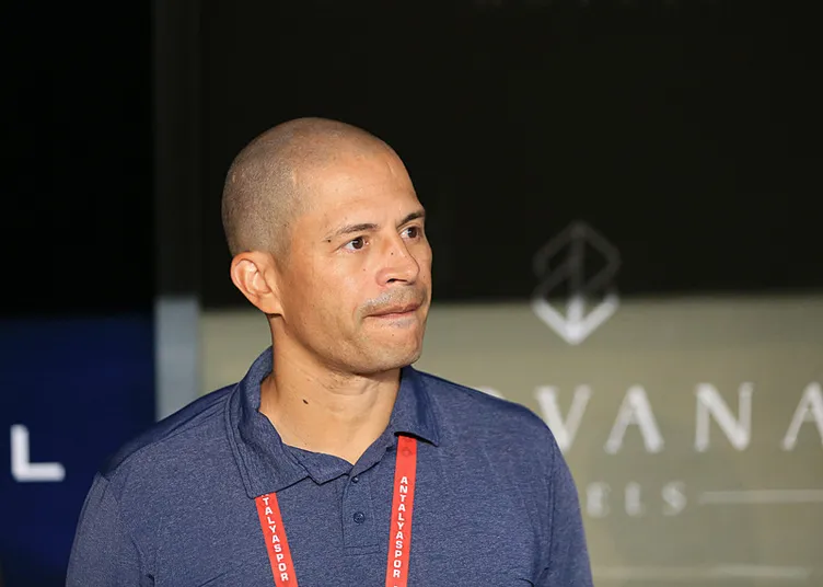 Son dakika haberi: Atilla Karaoğlan darp edildi! Antalyaspor-Hatayspor maçında olay hareket...