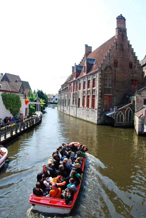 Kuzey Avrupa’nın kanallar ve renkler kenti; Brugge