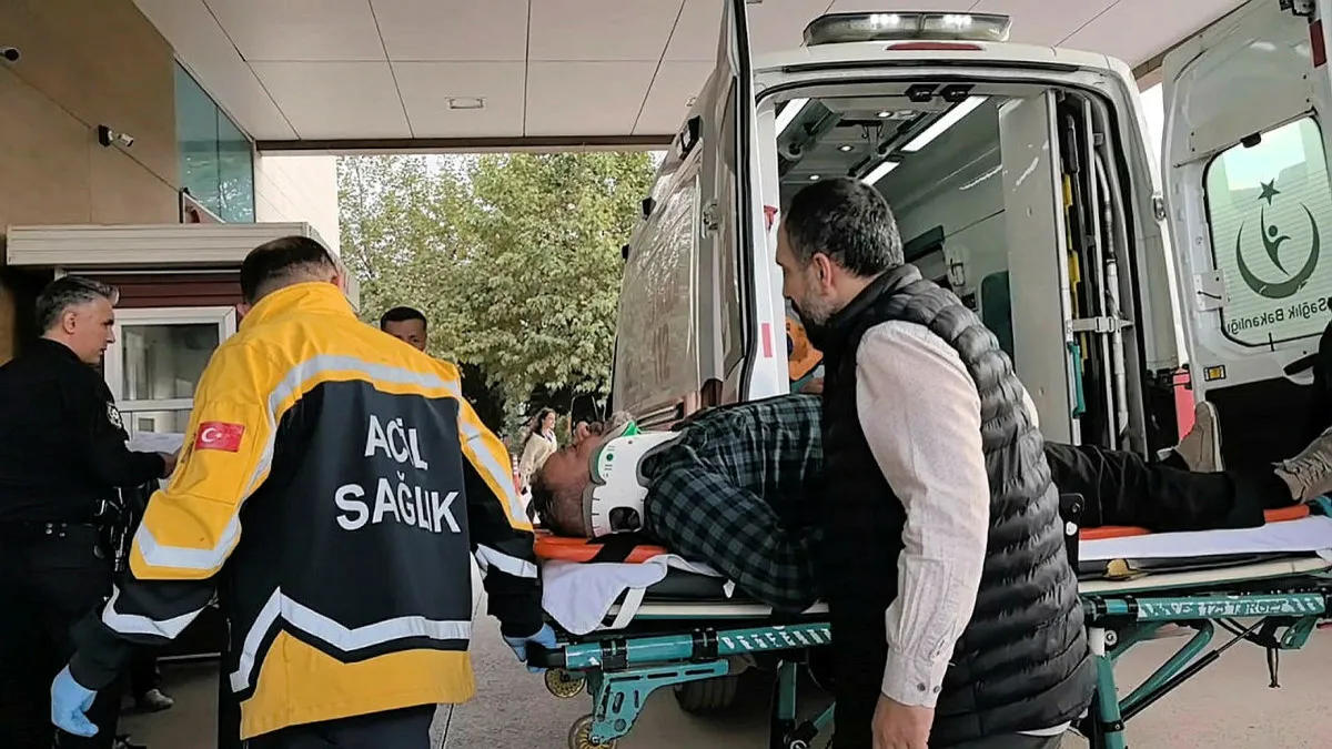 Bursa’da baba ile oğlu şakalaşırken 2’nci kattan düştü! Bursa’da baba ile oğlu şakalaşırken 2’nci kattan düştü!