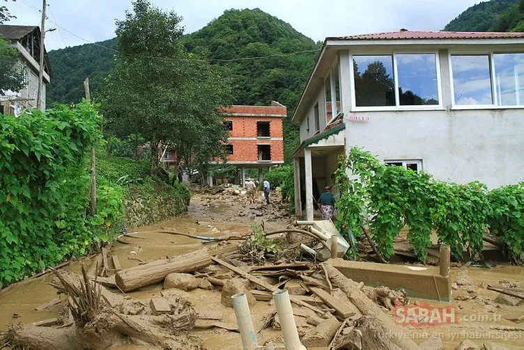 Rize’deki şiddetli yağış hayatı felç etti