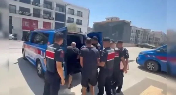 gocmen-kacakcilarina-gecit-yok-izmir-ve-muglada-132-duzensiz-gocmen-yakalandi-1786353498172.jpg