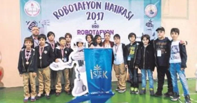 İSTEK’li gençlerin robotik başarısı