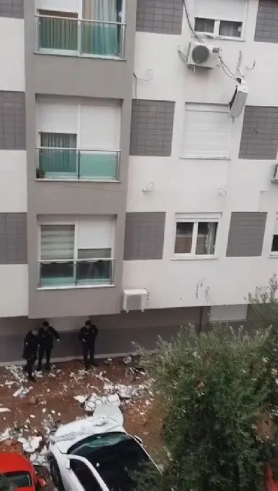 Son dakika haberi | Meteoroloji uyarmıştı: Antalya’dan korkunç görüntüler geliyor: Eve yıldırım düştü zannettik!