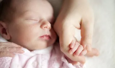 Bebeklerde el ve ayak terlemesi neden olur? Bebeklerde avuç içi ve ayak terlemesi hastalık habercisi mi?