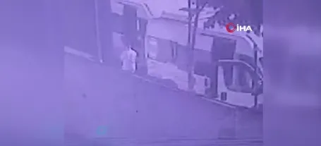 arnavutkoyde-iki-servis-surucusunun-tartismasi-kanli-bitti-o-goruntuler-ortaya-cikti-1788592231195.png