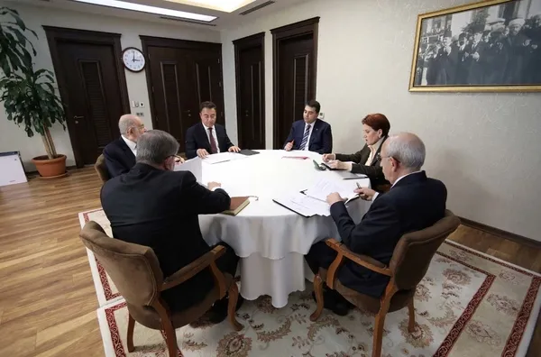 seccade-saygisizligina-suspus-oldular-kilicdaroglunun-ortaklari-tepki-ceken-poza-neden-sessiz-1680381177463.jpg Seccade saygısızlığına 'suspus' oldular: Kılıçdaroğlu'nun ortakları tepki çeken poza neden sessiz?