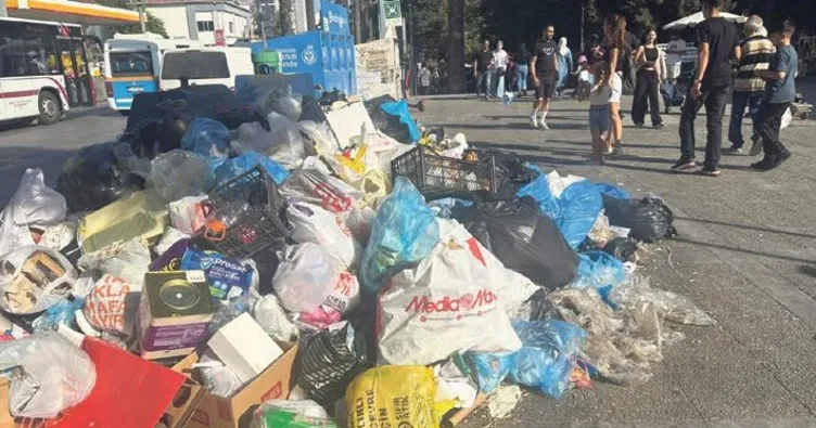 İzmir’de caddeler çöpten geçilmiyor