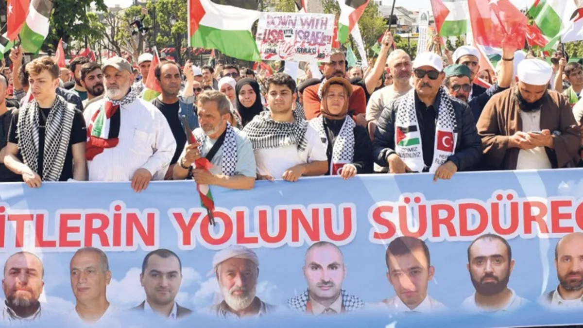 Mavi Marmara’nın 15’inci yıl dönümünde Gazze için yürüdüler Mavi Marmara’nın 15’inci yıl dönümünde Gazze için yürüdüler