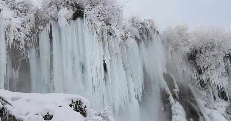 Girlevik Şelalesi karla bir başka güzel