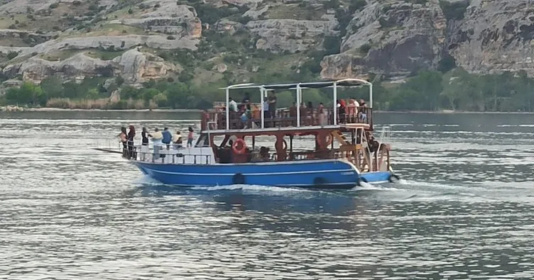 Halfeti’de ziyaretçi yoğunluğu yaşanıyor