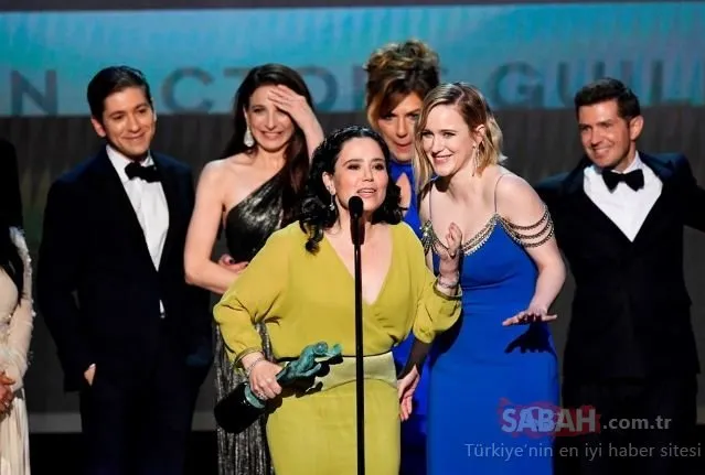 2020 SAG Ödülleri renkli anlara sahne oldu! Brad Pitt ve Jennifer Aniston geceye damga vurdu!