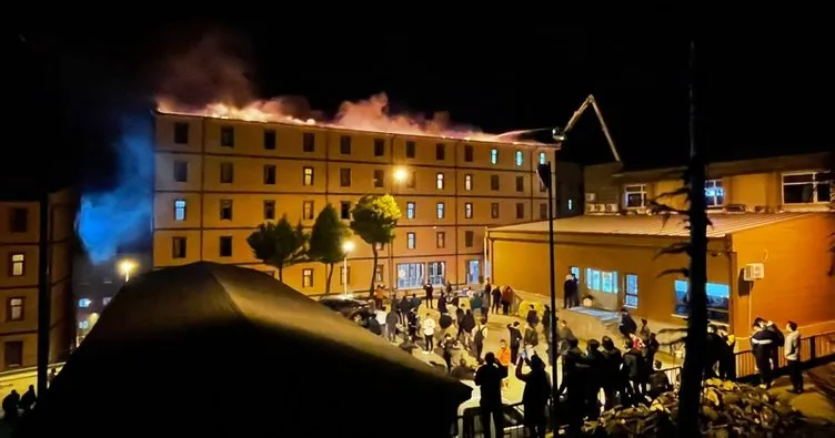 Rize’de öğrenci yurdunun çatısında çıkan yangın söndürüldü