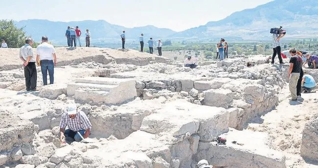 Başkan Mahmut Çelikcan Antalya’da ödülünü aldı