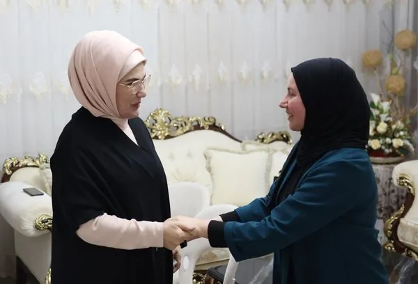 emine-erdogan-vehibe-sayinin-iftar-sofrasina-konuk-oldu-1742508690702.jpg