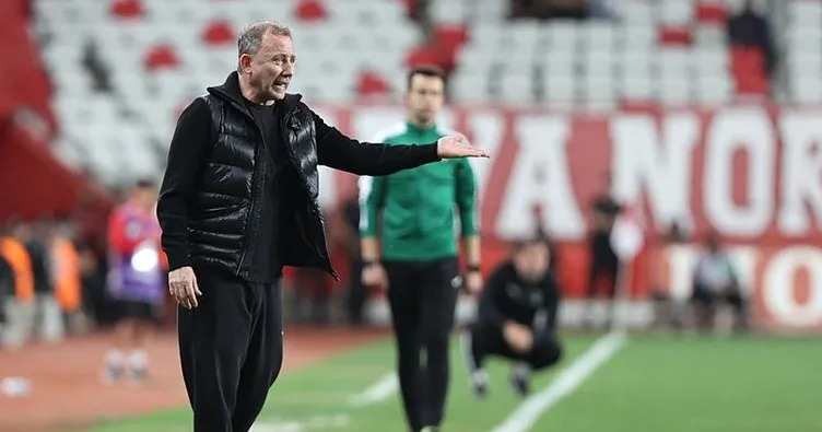 Antalyaspor Teknik Direktörü Sergen Yalçın: Kaybettiğimiz için üzgünüz