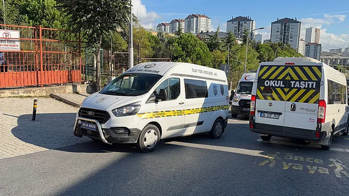 son-dakika-istanbulda-ortaokulda-bicakli-saldiri-8-ogrenci-yaralandi-1791275287582.jpeg