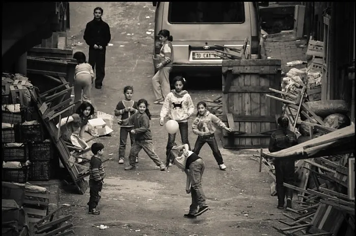 G�n�n Resmi Biraz daha cocuk olsak 22 Nisan 25