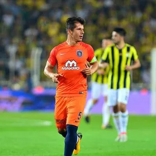 Emre Belözoğlu'nun Fenerbahçe'ye transferinde sıcak gelişme! Resmi açıklama an meselesi