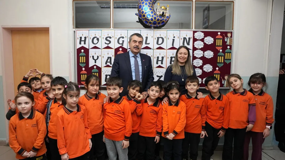 Milli Eğitim Bakanı Yusuf Tekin: 168 kişinin imzaladığı metinle ilgili suç duyurusunda bulunacağız Milli Eğitim Bakanı Yusuf Tekin: 168 kişinin imzaladığı metinle ilgili suç duyurusunda bulunacağız