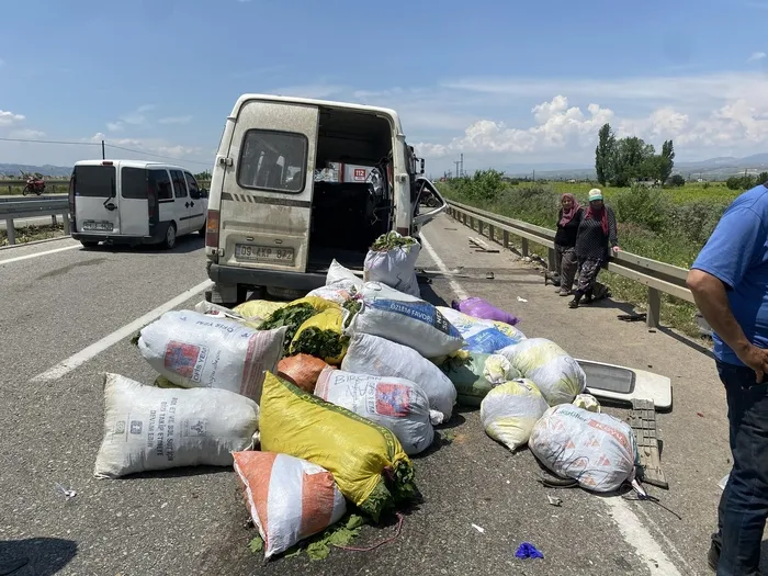 minibus-traktore-carpti-1-olu-3-agir-yarali-1779456445864.jpg