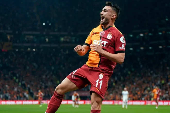 galatasarayda-yunus-akgun-gercegi-sari-kirmizli-yonetim-harekete-gecti-1739739271803.jpeg
