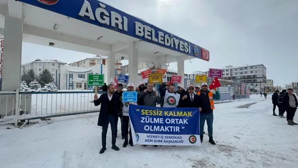 hak-is-agri-subesi-isten-cikarilan-50-isci-icin-belediye-onunde-eylem-yapti-1740154144767.jpg