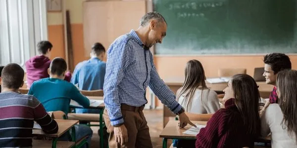 son-dakika-liselerde-yeni-donem-ortalama-kuralina-son-verildi-6-dersi-gecemeyen-sinifta-kalacak-1694157686269.jpg