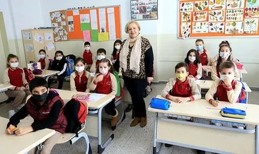 40 yıldır ilk günkü aşkla öğretiyorlar