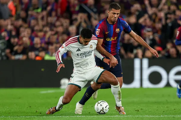 canli-laligada-barcelona-real-madrid-derbisi-arda-guler-sahada-1792959488136.jpg