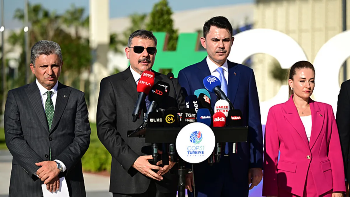 Bakanlar Kurum ve Çiftçi, COP31 alanını yerinde inceledi: "Ekonomimize 4 milyar dolarlık hareket oluşturacak" haber görseli