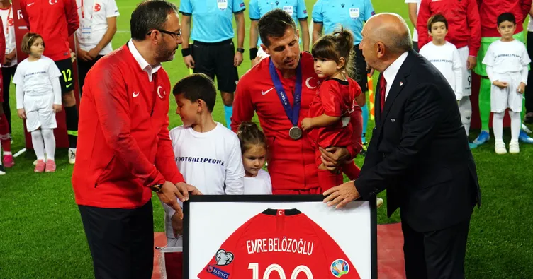 Emre Belözoğlu’na 100. maç hediyesi