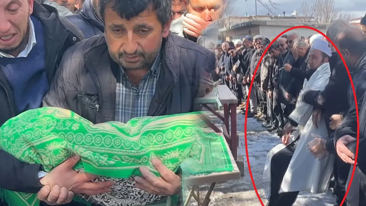 SON DAKİKA… Nevşehir’deki karbonmonoksit faciasında bir aile yok olmuştu: Yakınları cenazede fenalık geçirdi! SON DAKİKA… Nevşehir’deki karbonmonoksit faciasında bir aile yok olmuştu: Yakınları cenazede fenalık geçirdi!