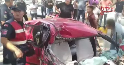 Gaz pedalı takılı kalan otomobil kamyonete çarptı: 2 yaralı | Video