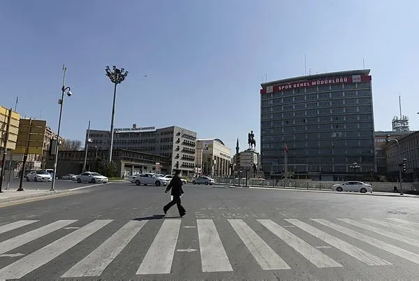 65 yaş üstü sokağa çıkma yasağı hakkında son dakika gelişmesi! Belirli saatlerde sokağa çıkma yasağı kararları peş peşe geliyor...