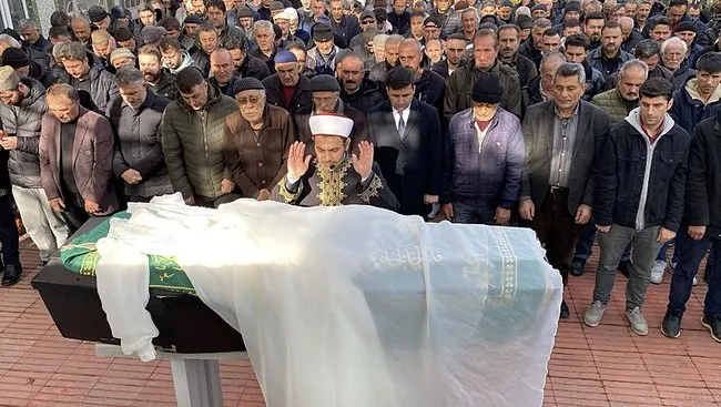 baygin-halde-bulunup-hastanede-olmustu-supheli-bulunan-koca-adliyede-1735051868166.jpeg