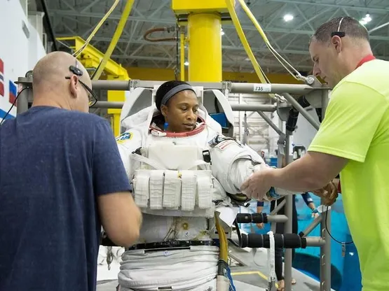 NASA siyahi kadın astronotun uzay görevini iptal etti - 3