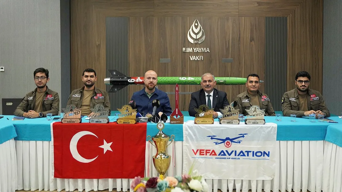 Bilal Erdoğan, ABD'deki roket yarışması şampiyonu İTÜ Vefa Havacılık Takımı'yla bir araya geldi