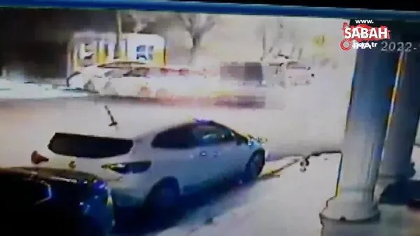 Iğdır‘da hafif ticari araç otomobile çarptı: 2 yaralı | Video