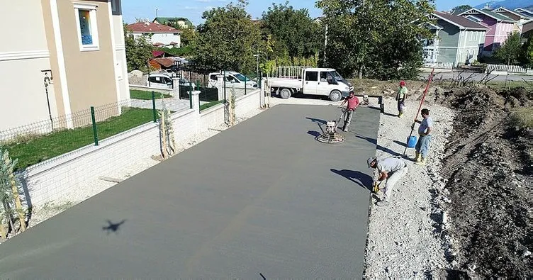 Başiskele’de yeni yollar betonla kaplanıyor