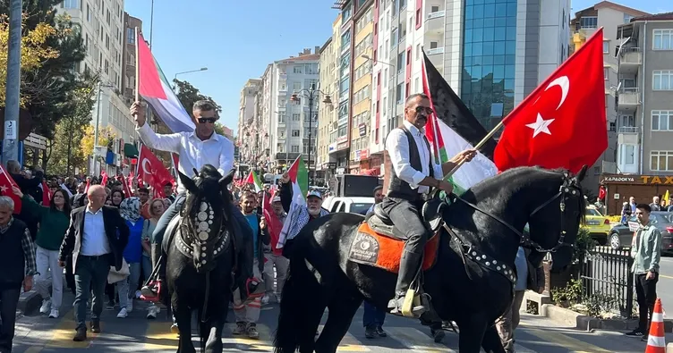 Binlerce kişi Filistin için yürüdü