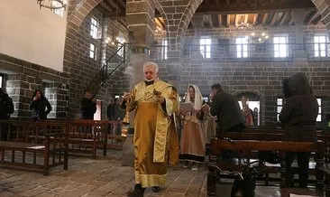 Hendek olaylarında zarar gören kilisede restorasyon! 100 yıl sonra ilk ayin #diyarbakir