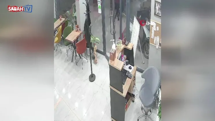 Büyükçekmece’de lokantada palalı, silahlı kavga kamerada | Video