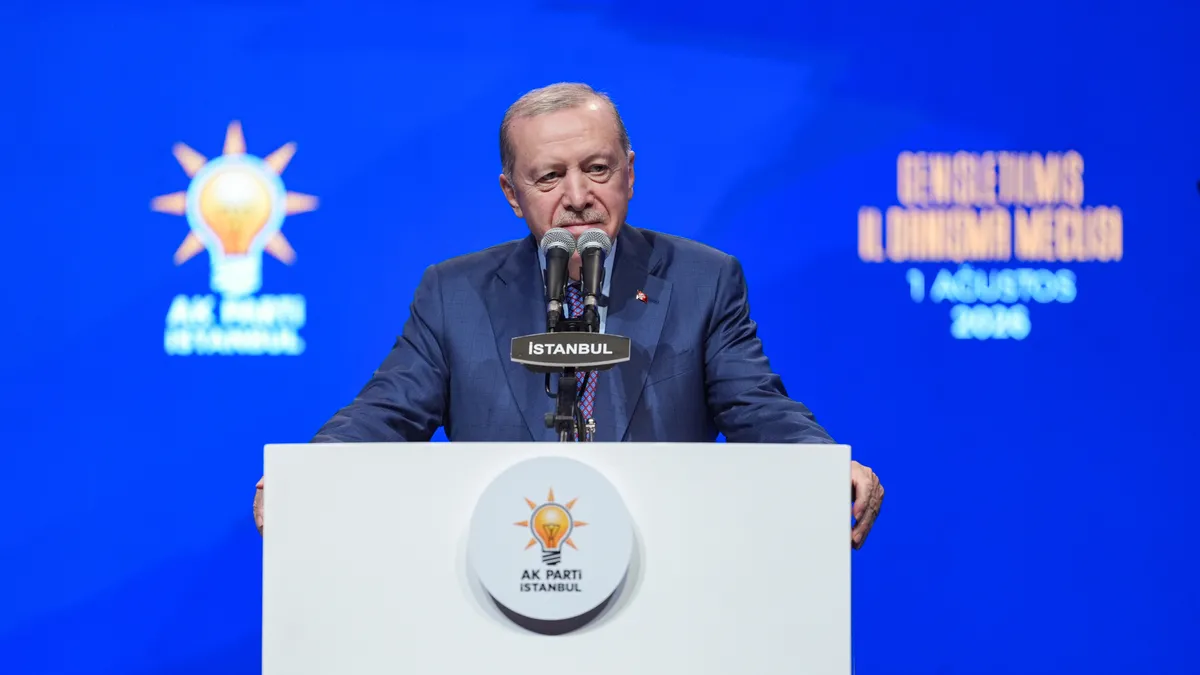 SON DAKİKA... Tuzla, Çekmeköy ve Şile Belediyeleri AK Parti'ye katıldı! Rozetlerini Başkan Erdoğan taktı