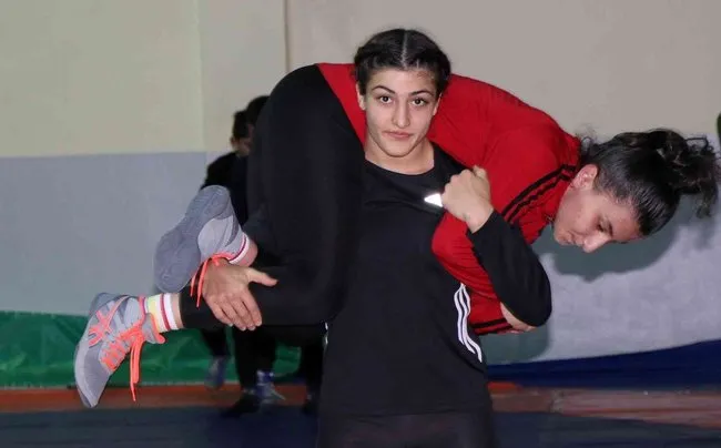Elvira Türkiye şampiyonu oldu