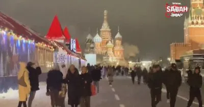 Moskova’da kar yağışı Kızıl Meydan’da kartpostallık görüntüler oluşturdu | Video