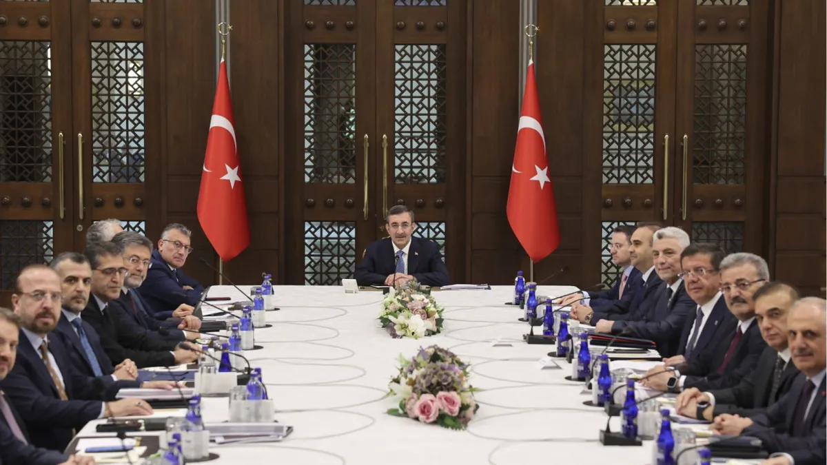 SON DAKİKA: Ekonomi yönetiminden yeni üretim ve yatırım hamlesi: 250 milyar liralık kredi paketi geliyor SON DAKİKA: Ekonomi yönetiminden yeni üretim ve yatırım hamlesi: 250 milyar liralık kredi paketi geliyor