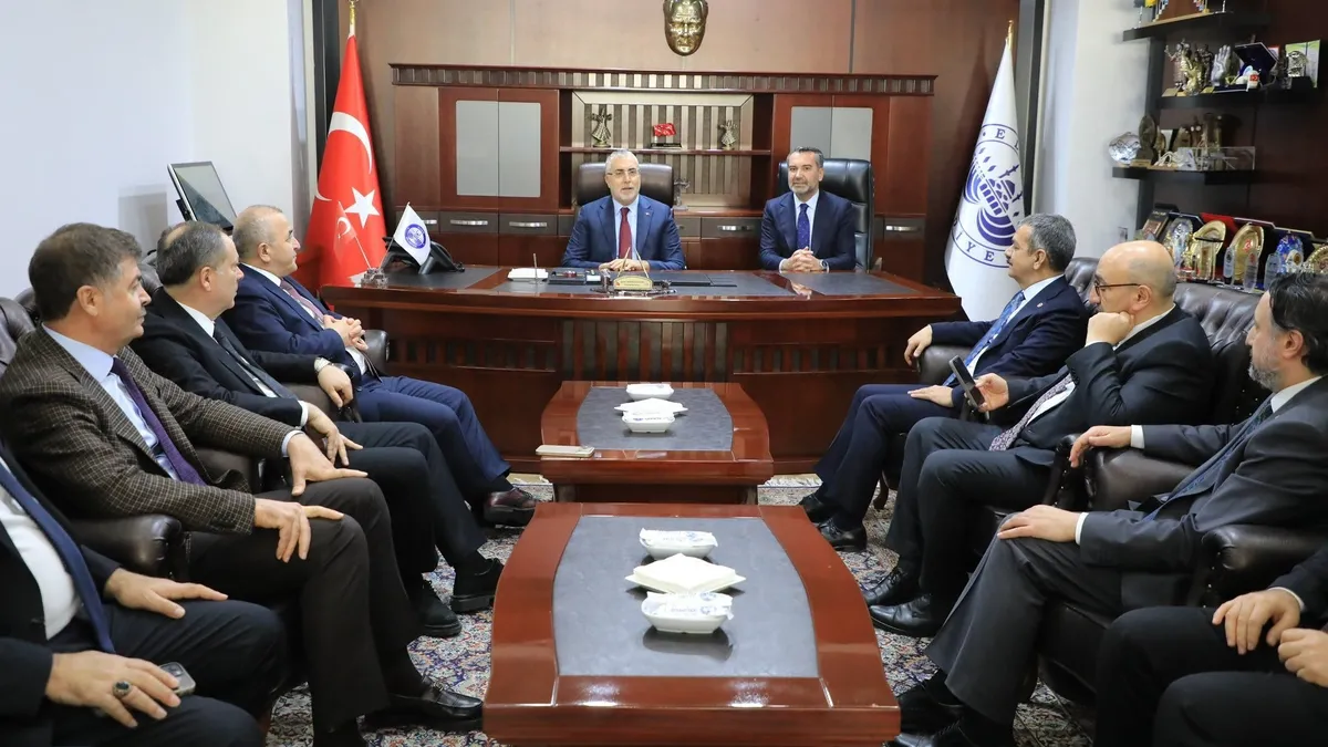 Bakan Işıkhan depremzedelerle bir araya geldi: Yeni yuvalarında ilk Ramazan’ı hep birlikte karşılıyoruz Bakan Işıkhan depremzedelerle bir araya geldi: Yeni yuvalarında ilk Ramazan’ı hep birlikte karşılıyoruz